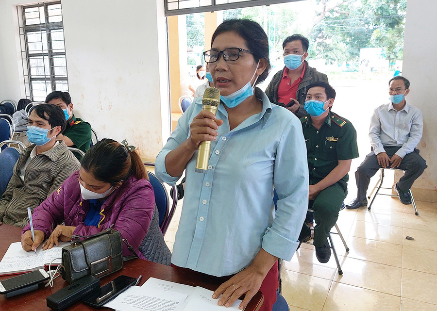 Cử tri xã Ia Pnôn phát biểu ý kiến. Ảnh: Vĩnh Hoàng Cử tri xã Ia Pnôn phát biểu ý kiến. Ảnh: Vĩnh Hoàng