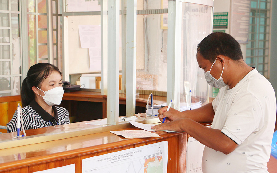 Bộ máy hành chính phường Chi Lăng (TP. Pleiku) sau sáp nhập tinh gọn, hoạt động hiệu quả, hiệu lực. Ảnh: Quang Tấn Bộ máy hành chính phường Chi Lăng sau sáp nhập tinh gọn, hoạt động hiệu quả, hiệu lực. Ảnh: Quang Tấn