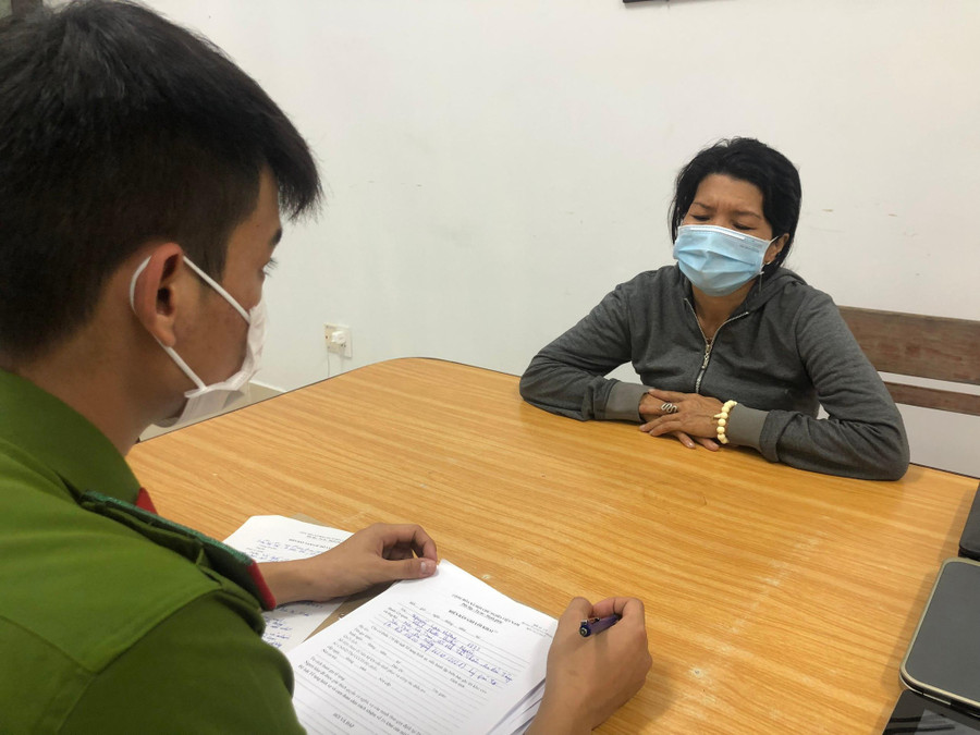 Hương bị khởi tố, tạm giam 2 tháng tội trộm cắp tài sản. Ảnh: Nguyễn Tú Hương bị khởi tố, tạm giam 2 tháng tội trộm cắp tài sản. Ảnh: Nguyễn Tú