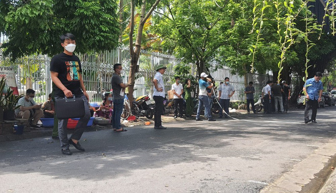 Lực lượng công an khám nghiệm hiện trường vụ nổ súng. Lực lượng công an khám nghiệm hiện trường vụ nổ súng