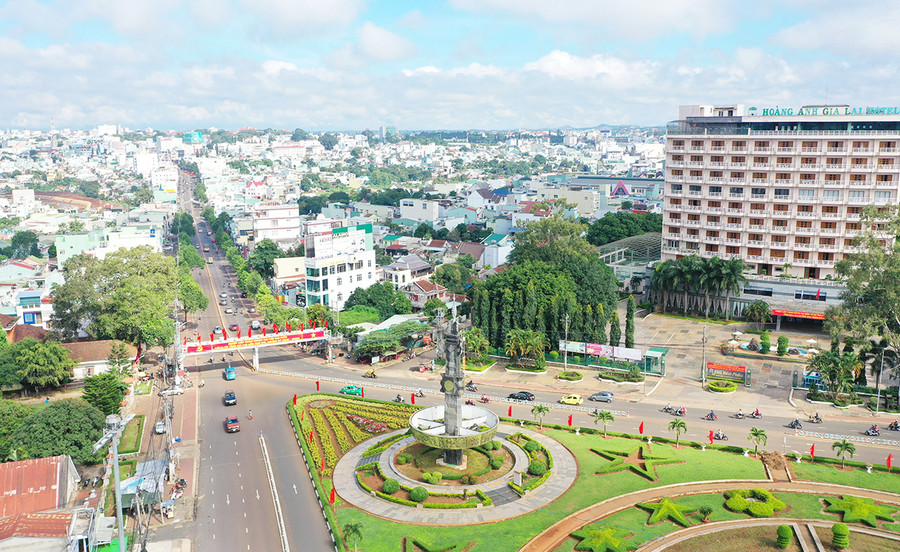 Dù chịu ảnh hưởng của dịch Covid-19 nhưng kinh tế-xã hội thành phố vẫn duy trì, phát triển ổn định. Ảnh: Quang Tấn