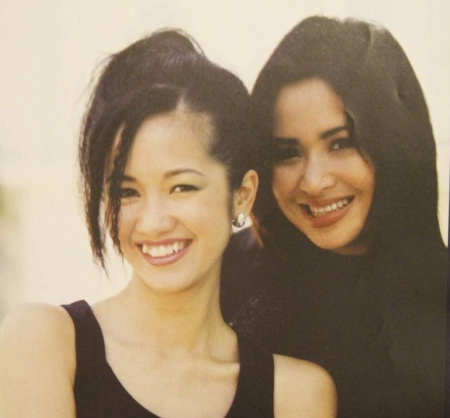 Thanh Lam và Hồng Nhung trong một bức hình cũ. Ảnh: FBNV