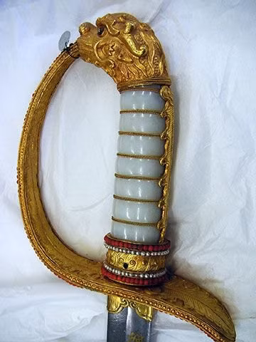 Thái A kiếm của vua Gia Long đang trưng bày tại Bảo tàng Quân đội ở Paris. Ảnh: Bảo tàng lịch sử Quốc gia Việt Nam Thái A kiếm của vua Gia Long đang trưng bày tại Bảo tàng Quân đội ở Paris. Ảnh: Bảo tàng lịch sử Quốc gia Việt Nam