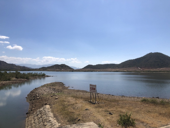 Hồ chứa nước Phước Trung huyện Bác Ái. Ảnh Bùi Phụ