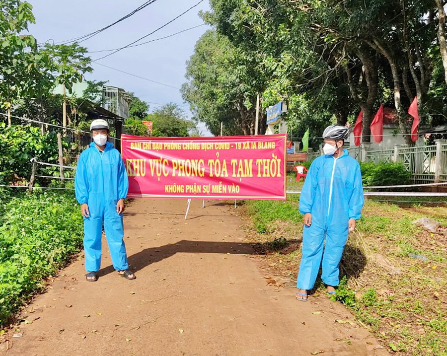 Chốt phong tỏa phòng-chống dịch tại xã Ia Blang (huyện Chư Sê). Ảnh: Như Nguyện Chốt phong tỏa phòng-chống dịch tại xã Ia Blang, huyện Chư Sê. Ảnh: Như Nguyện