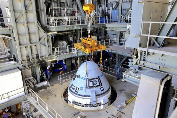 Tàu vũ trụ CST-100 Starliner của Boeing được gắn vào tên lửa đẩy Atlas V tại trung tâm phóng tàu vũ trụ ở Mũi Canaveral, Florida, Mỹ, ngày 17/7. Ảnh: AFP/TTXVN Tàu vũ trụ CST-100 Starliner của Boeing được gắn vào tên lửa đẩy Atlas V tại trung tâm phóng tàu vũ trụ ở Mũi Canaveral, Florida, Mỹ, ngày 17/7. Ảnh: AFP/TTXVN