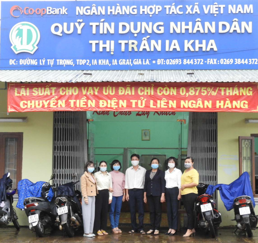 Quỹ tín dụng nhân dân Thị trấn Ia Kha phát huy vai trò hỗ trợ sản xuất cho bà con xã viên. Ảnh: Thanh Nhật