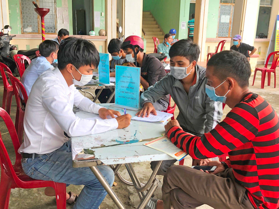 Lao động đăng ký làm việc tại TP. Hồ Chí Minh. Ảnh: Đinh Yến