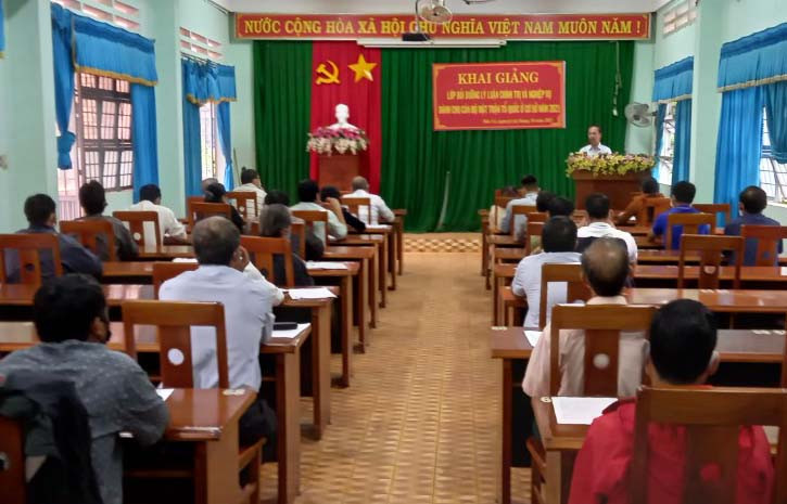 Quang cảnh hội nghị bồi dưỡng lý luận chính trị và nghiệp vụ công tác MTTQ năm 2021 tại huyện Đức Cơ. Ảnh: Ngọc Anh Quang cảnh hội nghị tập huấn nghiệp vụ công tác Mặt trận, công tác Thanh tra nhân dân và Giám sát đầu tư của cộng đồng tại huyện Đức Cơ. Ảnh: Ngọc Anh