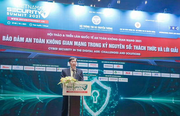 Đại tá Nguyễn Ngọc Cương chia sẻ về tình hình an ninh mạng 2021. Ảnh: Ban tổ chức