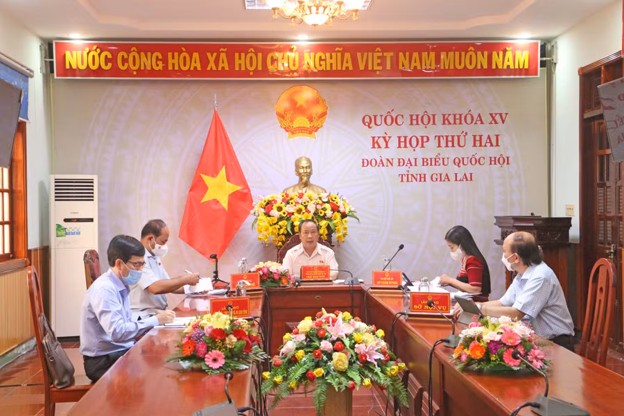 Đoàn đại biểu Quốc hội tỉnh và các đại biểu khách mời tham gia Kỳ họp thứ 2, Quốc hội khóa XV tại điểm cầu Gia Lai. Ảnh: Quang Tấn