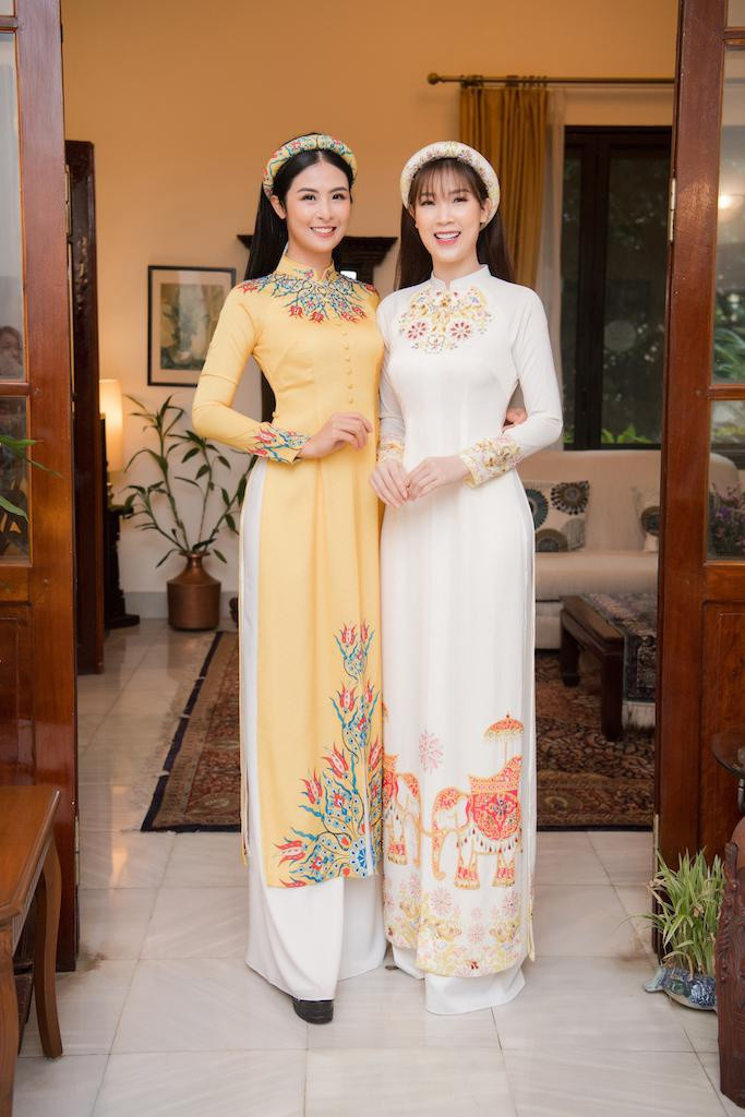 Ngọc Hân cùng Phí Thùy Linh mặc áo dài truyền thống, góp mặt trong buổi toạ đàm văn hóa do Đại sứ quán Ấn Độ tại Việt Nam tổ chức. Ảnh: Vũ Toàn 