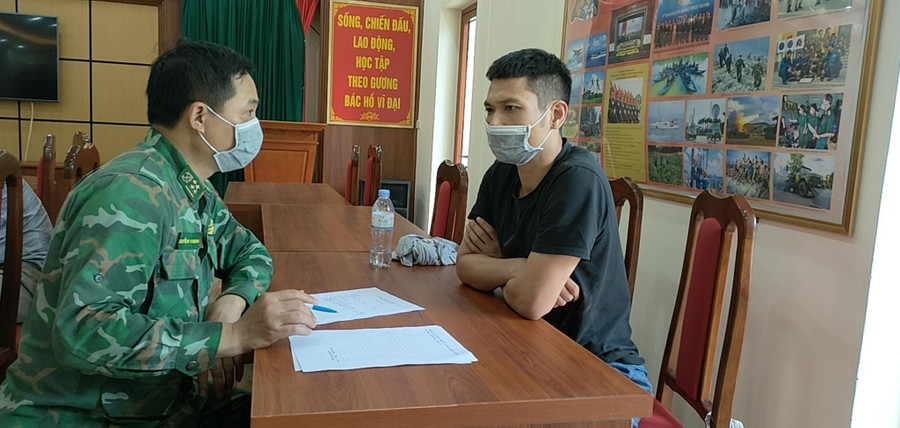 Đối tượng Vũ Văn Thắng bị bắt giữ về hành vi tổ chức cho người Trung Quốc nhập cảnh trái phép vào Việt Nam. Ảnh: Vi Toàn