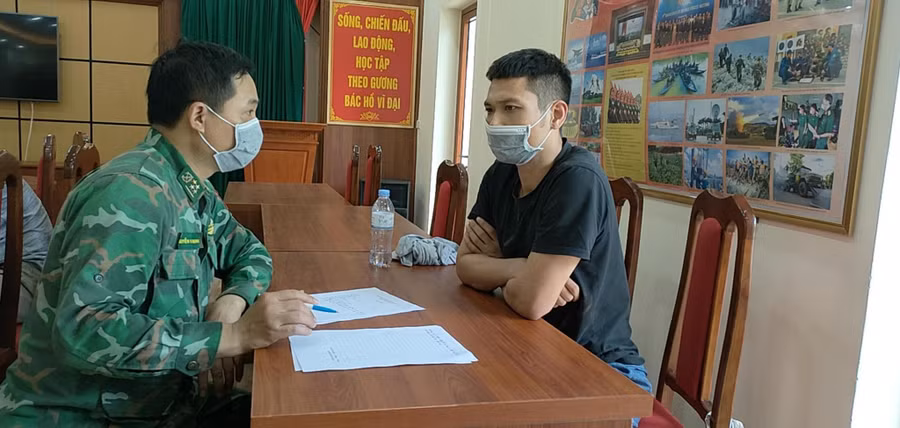 Đối tượng Vũ Văn Thắng bị bắt giữ về hành vi tổ chức cho người Trung Quốc nhập cảnh trái phép vào Việt Nam. Ảnh: Vi Toàn