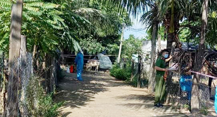 Khoanh vùng, truy vết các ca dương tính với SARS-CoV-2 tại làng Kmek (xã Ia Piar, huyện Phú Thiện). Ảnh Công an Phú Thiện Khoanh vùng, truy vết các ca dương tính với SARS-CoV-2 tại làng Plei Kmek, xã Ia Piar , huyện Phú Thiện. Ảnh Công an Phú Thiện