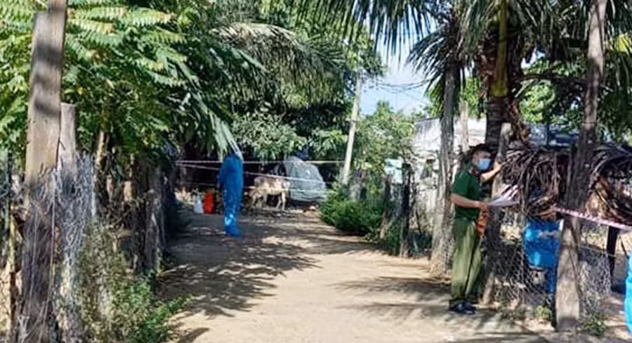 Khoanh vùng, truy vết các ca dương tính với SARS-CoV-2 tại làng Plei Kmek, xã Ia Piar , huyện Phú Thiện. Ảnh Công an Phú Thiện 