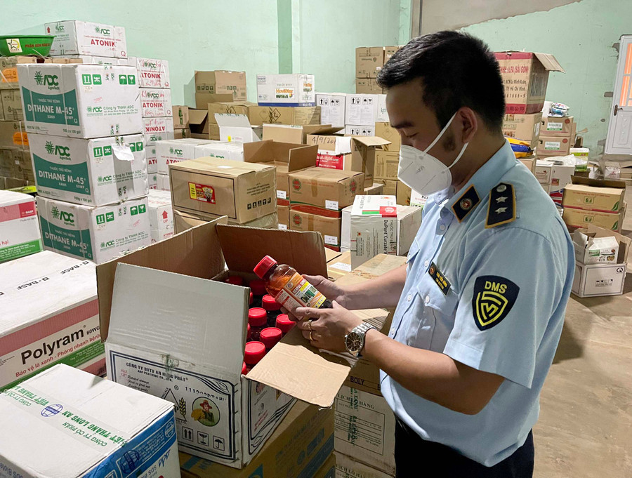 Đội Quản lý thị trường số 1 kiểm tra và tịch thu hàng hóa vi phạm