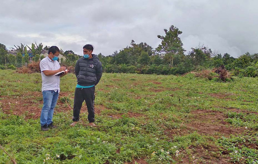 Theo anh Puih Kun (xã Ia Dêr), ban đầu mẹ anh chỉ bán 10 m ngang nhưng giờ bị ép bán luôn 30 m chỉ vì bìa đỏ đã lỡ sang tên người khác. Ảnh: Minh Nguyễn