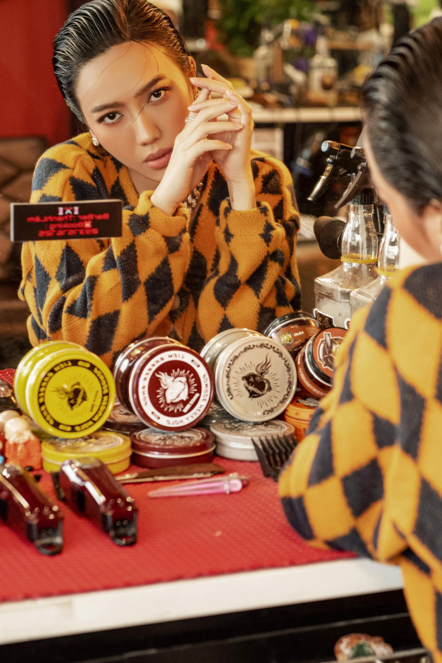 Ngoài việc tham gia diễn hài và đóng phim, cô còn ấp ủ giấc mơ ca hát. Dù thường xuyên chọc cười khán giả bằng giọng hát 