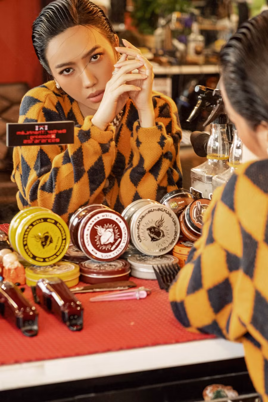 Ngoài việc tham gia diễn hài và đóng phim, cô còn ấp ủ giấc mơ ca hát. Dù thường xuyên chọc cười khán giả bằng giọng hát 