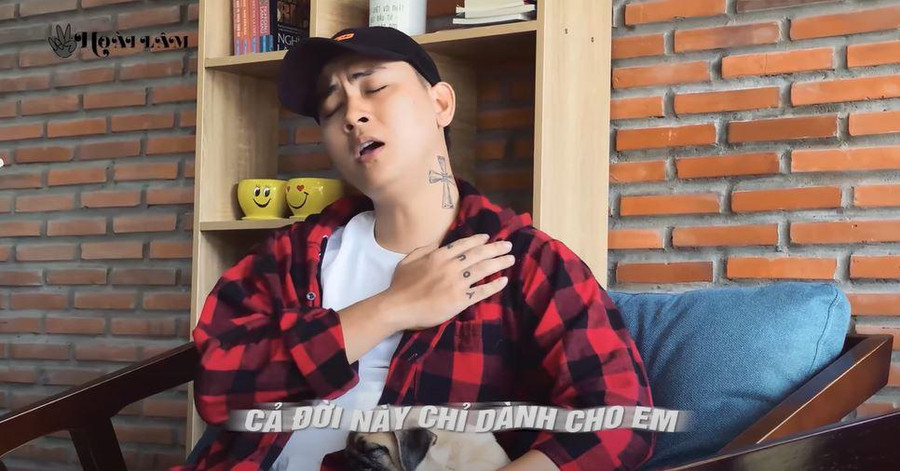 Hoài Lâm giản dị trong MV Tình thương phu thê. Ảnh: Chụp màn hình