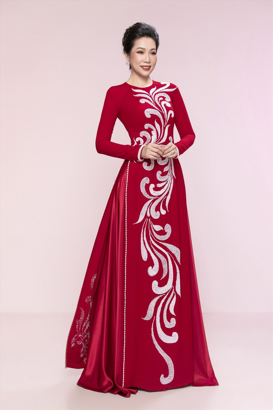 Trịnh Kim Chi nói cô rất hào hứng với bộ ảnh mới này vì đây là dự án nghệ thuật đầu tiên mà nữ nghệ sĩ trở lại khi TPHCM nới lỏng giãn cách.