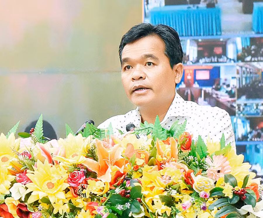 Đồng chí Hồ Văn Niên-Ủy viên Ban Chấp hành Trung ương Đảng, Bí thư Tỉnh ủy, Chủ tịch HĐND tỉnh chủ trì hội nghị. Ảnh: Đức Thụy
