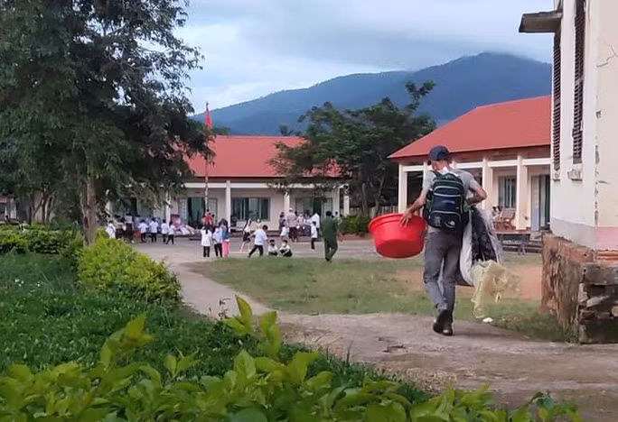 Cơ quan chức năng cho phép 1 học sinh phải cách ly có 1 phụ huynh vào chăm sóc