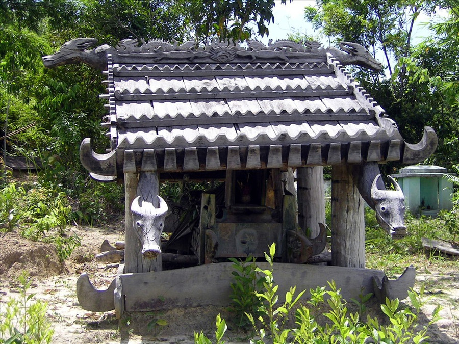  Một nhà mồ của người Cơ Tu ở huyện Đông Giang, Quảng Nam. Ảnh: Thanh Hải