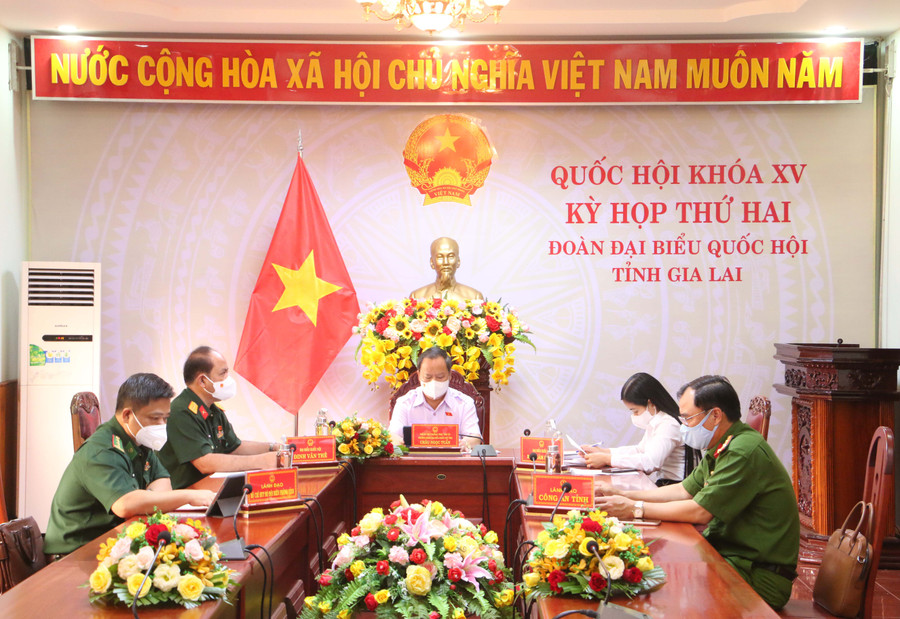 Quang cảnh phiên thảo luận trực tuyến tại đầu cầu Gia Lai. Ảnh: Quang Tấn