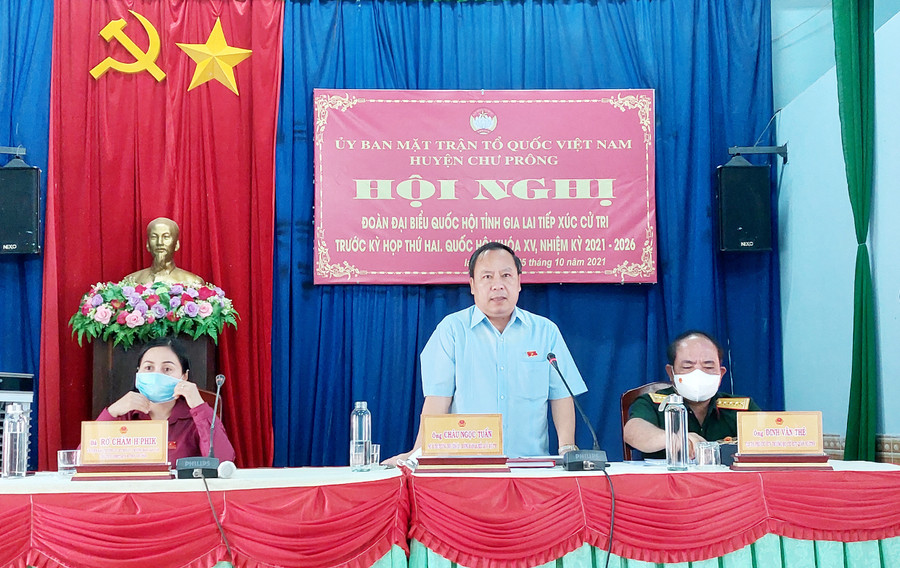 Phó Bí thư Thường trực Tỉnh ủy, Trưởng đoàn đại biểu Quốc hội tỉnh Châu Ngọc Tuấn phát biểu tại buổi tiếp xúc cử tri huyện Chư Prông trước kỳ họp thứ 2 Quốc hội khóa XV. Ảnh: Vĩnh Hoàng Phó Bí thư Thường trực Tỉnh ủy, Trưởng đoàn đại biểu Quốc hội tỉnh Châu Ngọc Tuấn phát biểu tại buổi tiếp xúc cử tri huyện Chư Prông trước kỳ họp thứ 2 Quốc hội khóa XV. Ảnh: Vĩnh Hoàng