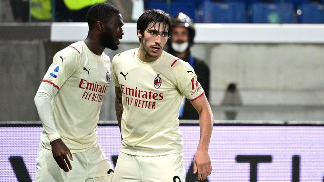 Niềm vui chiến thắng của AC Milan. Ảnh: Reuters