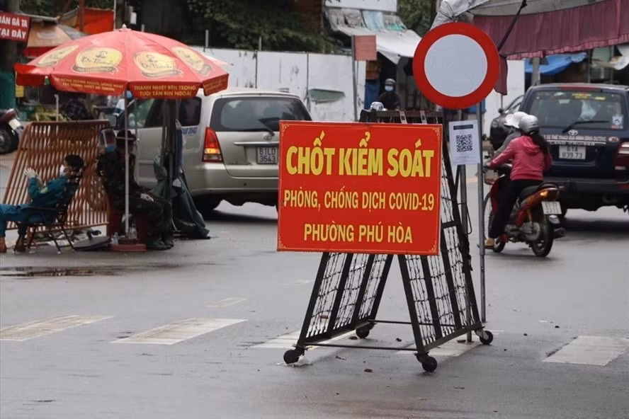 Đến nay xe cá nhân vẫn chưa được tự do đi lại qua các địa phương Ảnh: LDO