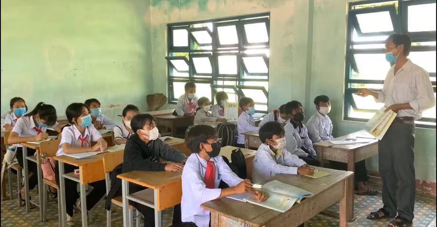 Trường THCS Lê Lợi (xã Ia Mlah) duy trì sĩ số học sinh gắn với an toàn phòng-chống dịch Covid-19. Ảnh: Nguyễn Ngọc