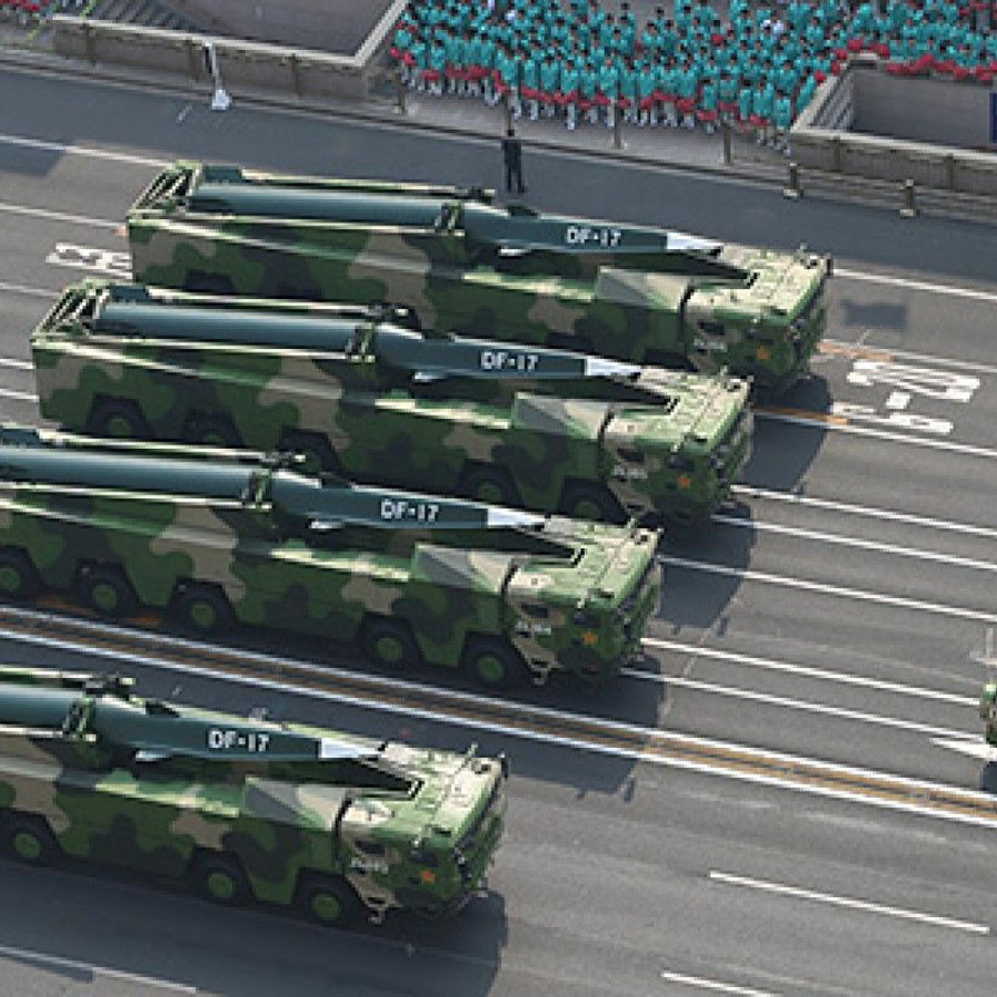 Trung Quốc trình diễn tên lửa siêu thanh Dongfeng-17 vào ngày 1/10/2019. Ảnh: Sputniknews Trung Quốc trình diễn tên lửa siêu thanh Dongfeng-17 vào ngày 1/10/2019. Ảnh: Sputniknews