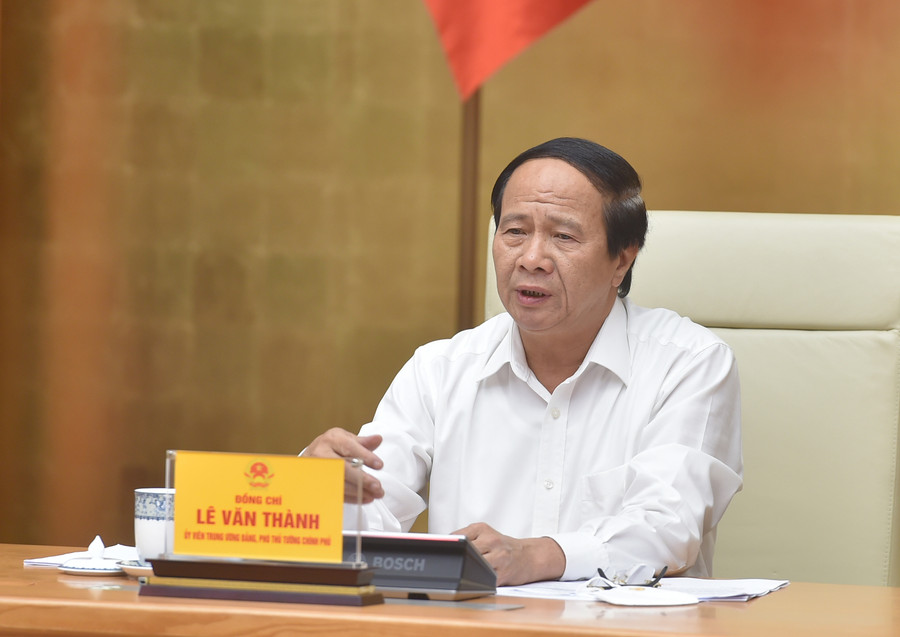 Phó Thủ tướng Lê Văn Thành: Việc khôi phục các đường bay kết nối giữa các tỉnh trong điều kiện hiện nay là rất cần thiết. Ảnh VGP/Đức Tuân