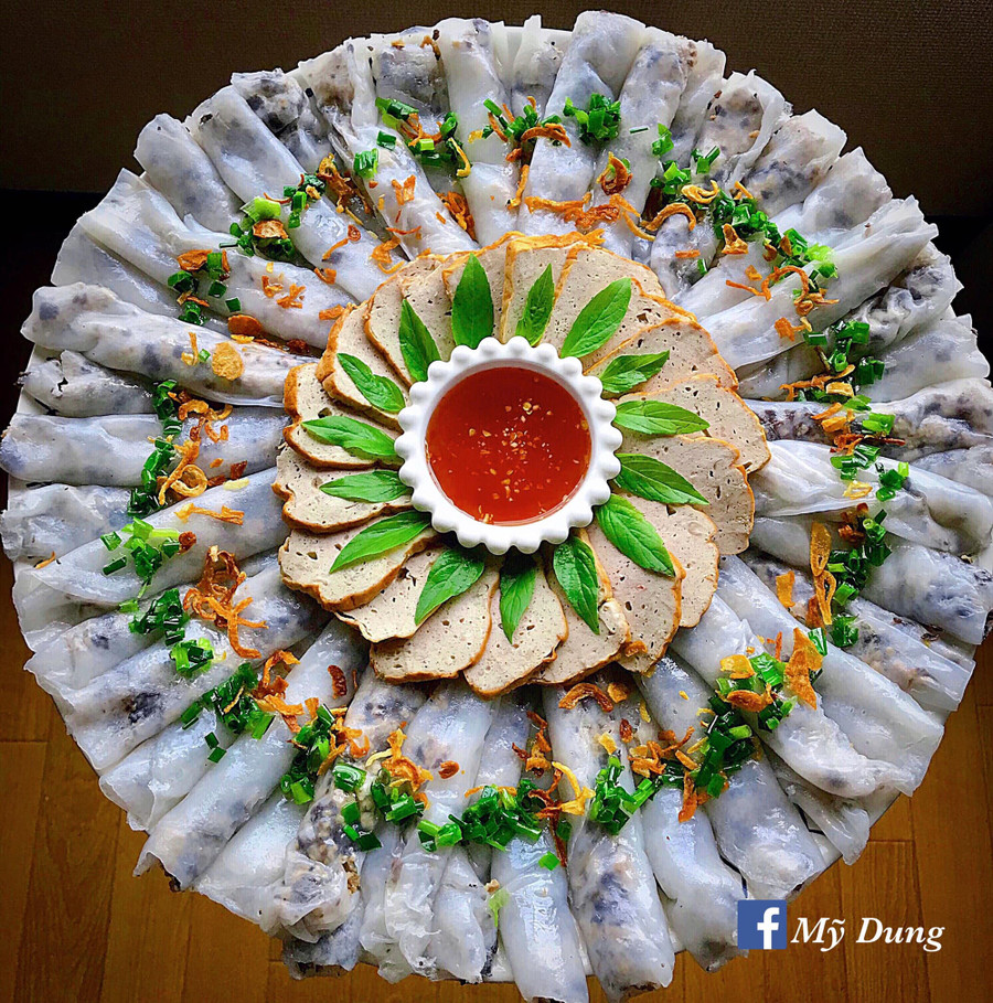  Mỹ Dung giành cuối tuần để nấu những món ăn Việt để đỡ chạnh lòng nhớ quê.