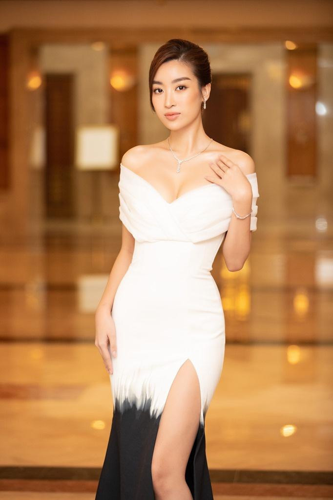 Khác với hình ảnh đơn giản, an toàn trước đây, người đẹp sinh năm 1996 