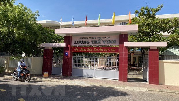  Trường trung học cơ sở Lương Thế Vinh (Quy Nhơn) đã cho học sinh nghỉ học khẩn cấp trong sáng ngày 20/10 do phát hiện ca mắc COVID-19 là học sinh lớp 9 của trường. (Ảnh: Tường Quân/TTXVN)
