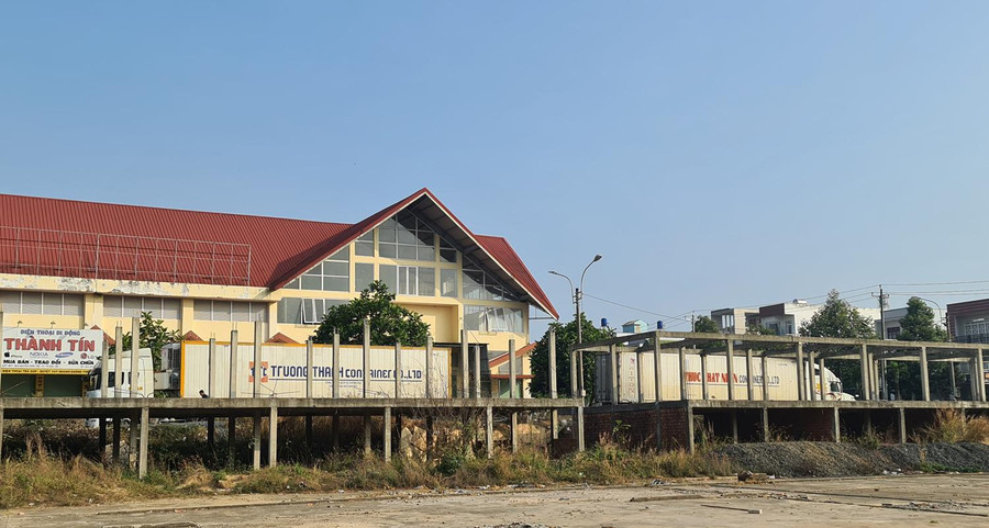 Tỉnh Lâm Đồng yêu cầu TP.Bảo Lộc khẩn trương tháo dỡ dãy ki ốt xây dựng không đúng quy hoạch tại chợ Bảo Lộc. Ảnh: Lâm Viên Tỉnh Lâm Đồng yêu cầu TP.Bảo Lộc khẩn trương tháo dỡ dãy ki ốt xây dựng không đúng quy hoạch tại chợ Bảo Lộc. Ảnh: Lâm Viên