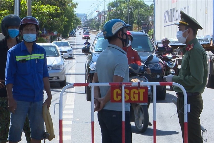  Tạo điều kiện cho người dân đi lại để phục hồi kinh tế Ảnh: LDO