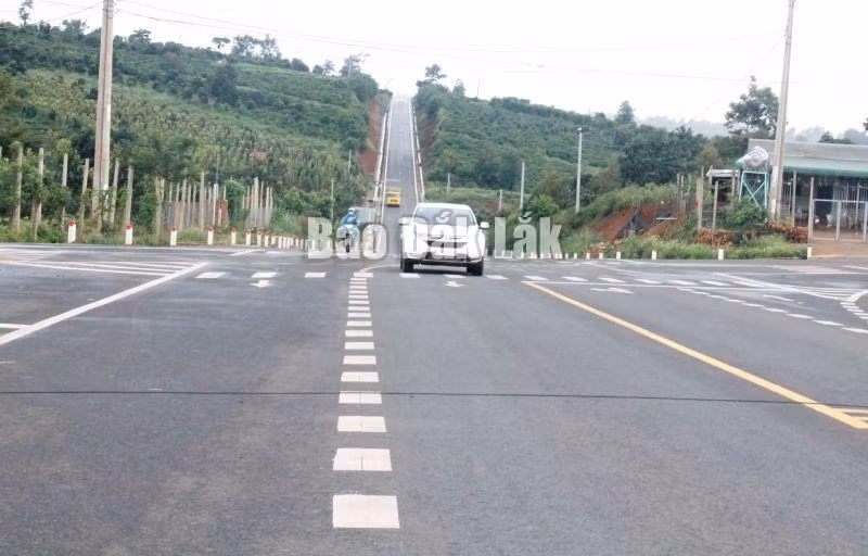 Hiện nay, đường bộ vẫn là mạng lưới giao thông chủ đạo ở Tây Nguyên nói chung và tỉnh Đắk Lắk nói riêng. Ảnh minh họa