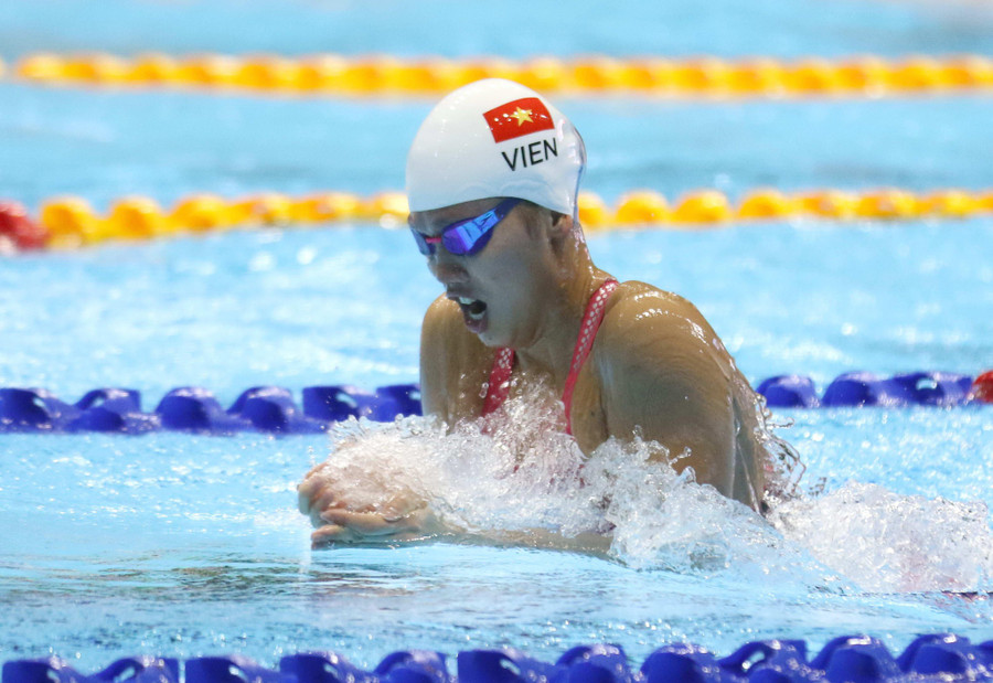 Ánh Viên được động viên thi đấu tiếp ở SEA Games 31. Ảnh: Khả Hòa