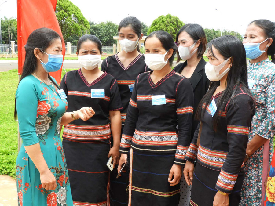 Cán bộ phụ nữ huyện Đak Đoa trao đổi kinh nghiệm công tác Hội và phong trào ở cơ sở. Ảnh: Thanh Nhật