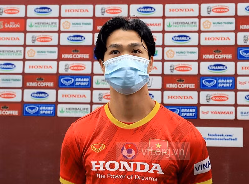 Công Phượng và các đồng đội đặt mục tiêu có điểm trong 2 lượt trận sắp tới. Ảnh: VFF