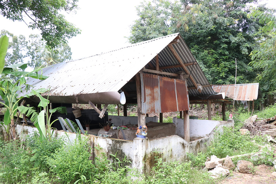 Sau lễ bỏ mả ở khu nhà mồ cũ, người dân làng Bôn Tông Sê (nhỏ) xã Ia Trok, huyện Ia Pa cam kết không chôn chung người chết nữa. Ảnh: Phương Linh Sau lễ bỏ mả ở khu nhà mồ cũ, người dân Bôn Tông Sê (nhỏ) xã Ia Trôk, huyện Ia Pa cam kết không chôn chung người chết nữa. Ảnh: Phương Linh