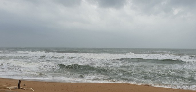  Sóng biển chiều nay đã bắt đầu lên cao