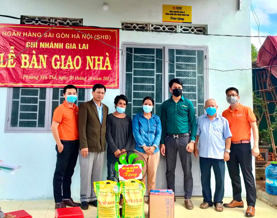 Công ty TNHH tư vấn thiết kế và thi công DANACON cùng mạnh thường quân tặng ngôi nhà tình nghĩa cho hộ nghèo Siu Hùng (làng Bruk, phường Yên Thế, TP. Pleiku).