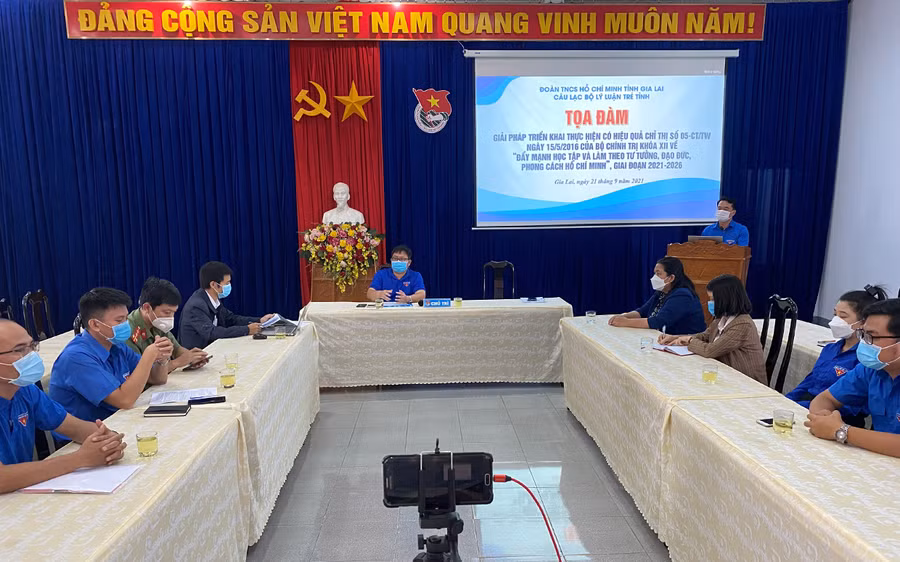  Câu lạc bộ Lý luận trẻ tỉnh tổ chức tọa đàm về “Giải pháp triển khai thực hiện có hiệu quả Chỉ thị số 05 về học tập và làm theo tư tưởng, đạo đức, phong cách Hồ Chí Minh giai đoạn 2021-2026”. Ảnh: Hà Đức Thành