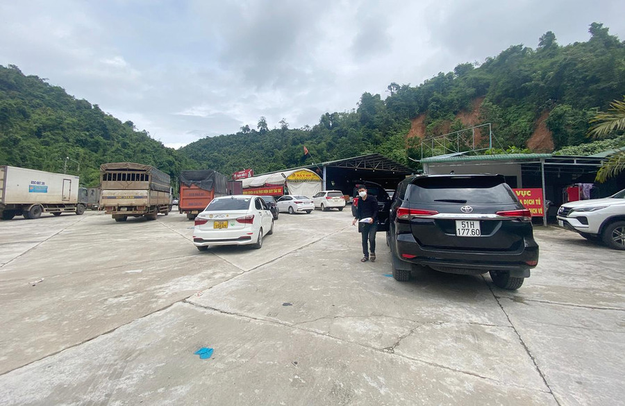 Chốt Đạ Huoai, nơi người dân vào Lâm Đồng dừng lại khai báo. Ảnh: Gia Bình